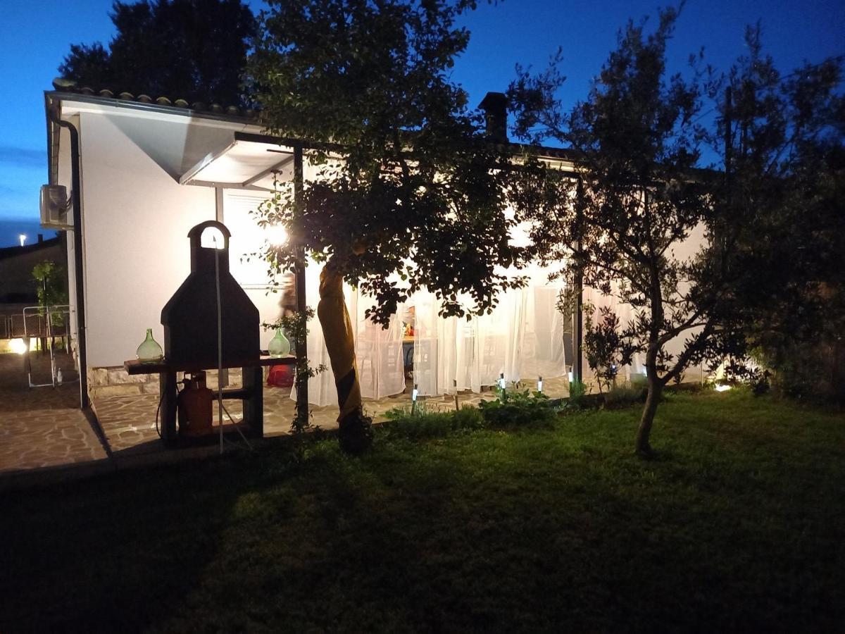 Holiday House Chill Out Loborika Marčana Esterno foto